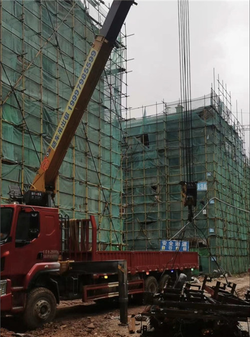 平桥区“慢工细活”—— 吊车的 “微动控制” 技术
